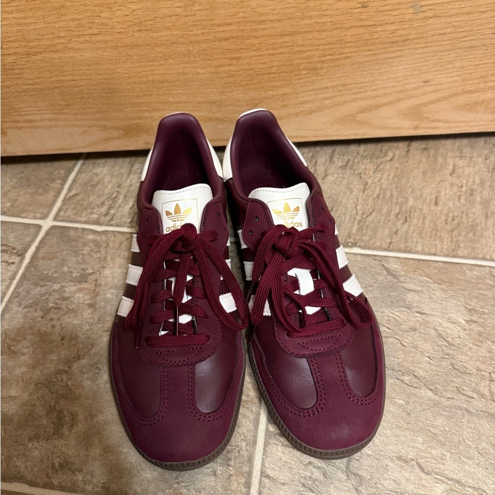 Adidas Samba OG Maroon Sneakers with White Stripes size 9 worn twice with box